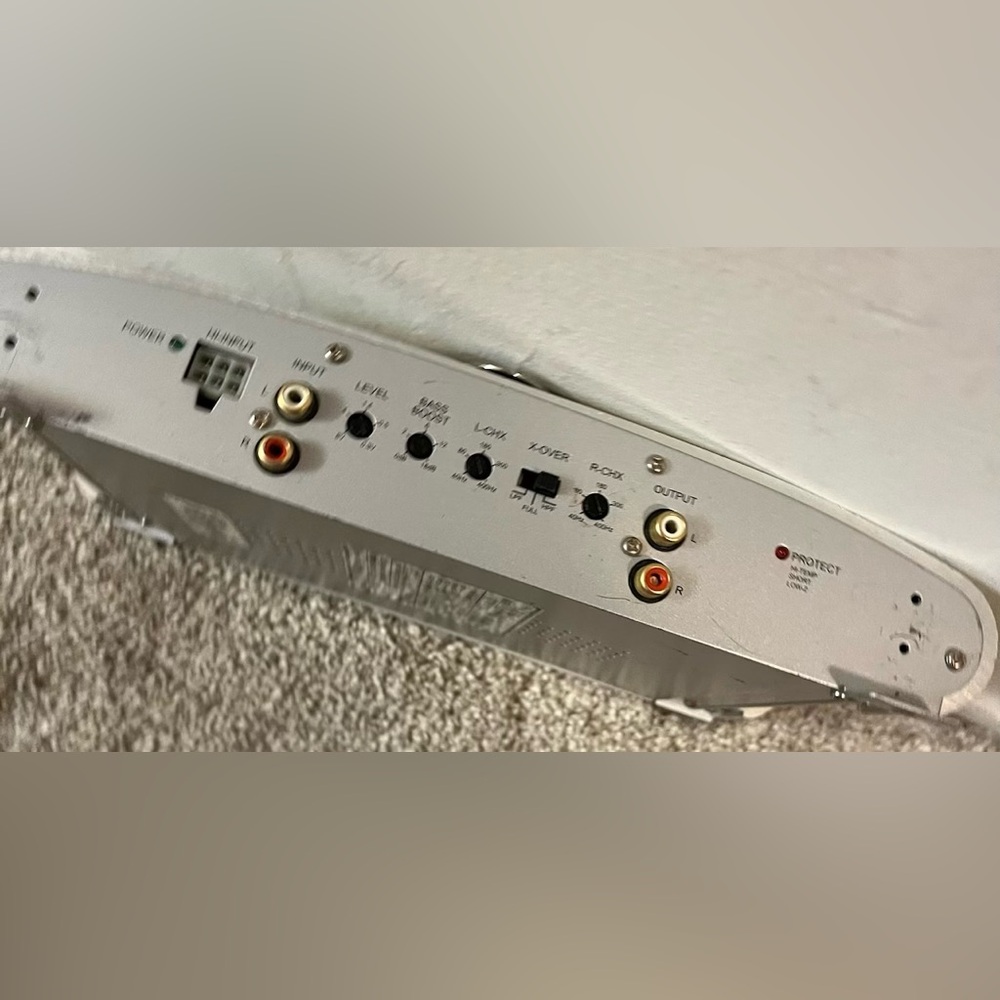 125 amp Jensen Bridgeable to 250 amp built-in crossover - Picture 3 of 7